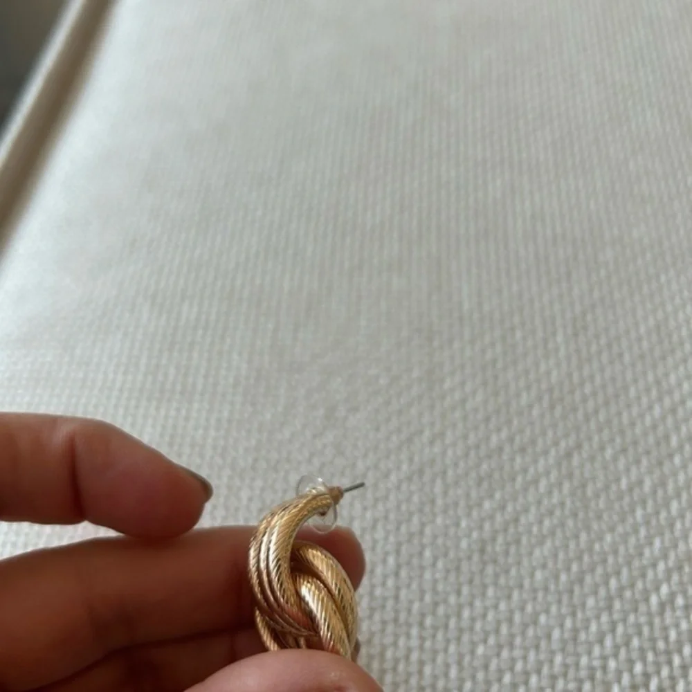 NWB Hoop gold Earrings